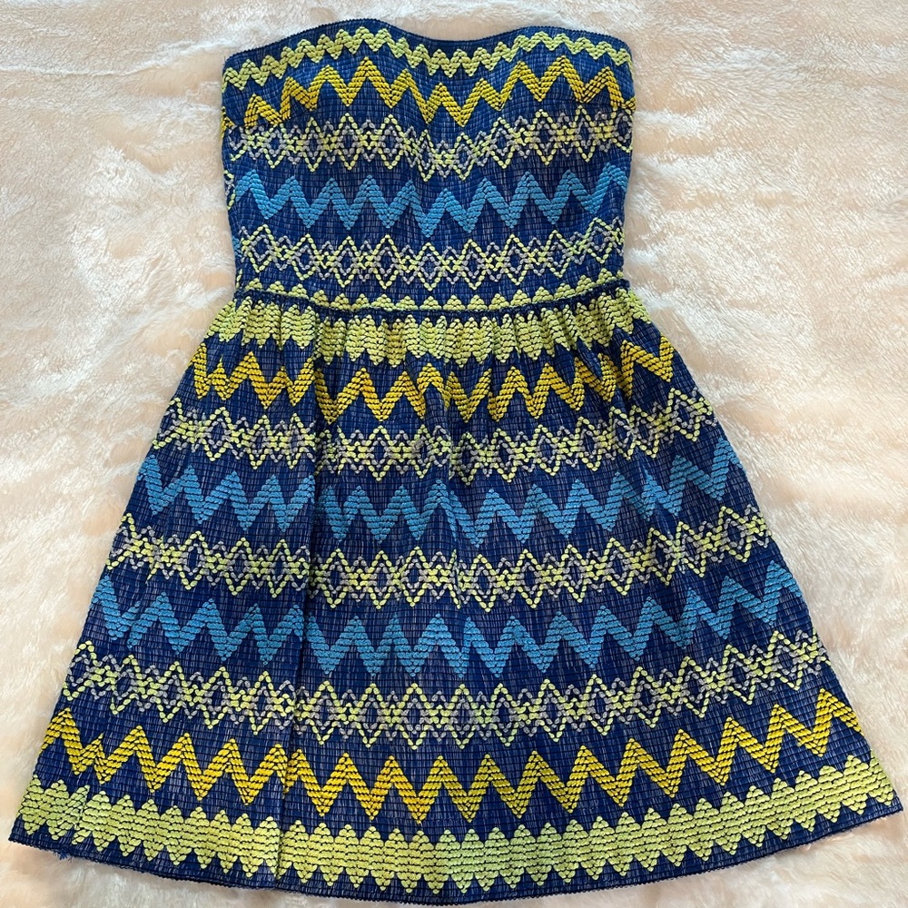 Gorgeous well made, fully lined cocktail dress from Francesca’s.